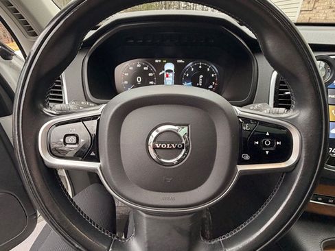 Used 2021 Volvo XC90 T6 Momentum w/ Advanced Package image 8