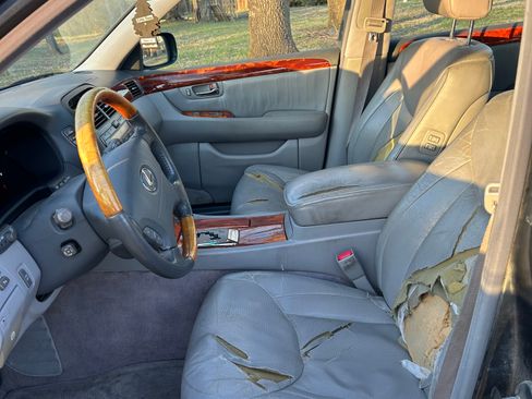 Used 2004 Lexus LS 430 w/ Premium Pkg RWD image 5