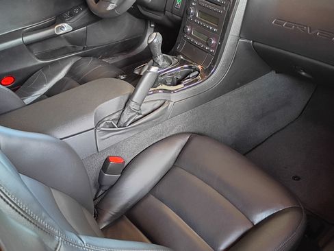 Used 2010 Chevrolet Corvette Coupe w/ 1LT RWD image 14