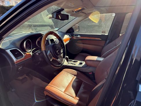 Used 2013 Jeep Grand Cherokee Overland w/ Advance Technology Group image 5