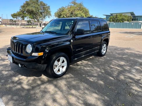 Used 2012 Jeep Patriot Latitude w/ Sun/Sound Group AWD/4WD image 9