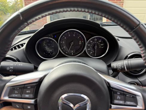 Used 2019 MAZDA MX-5 Miata Club w/ I-ACTIVSENSE Club Package image 13