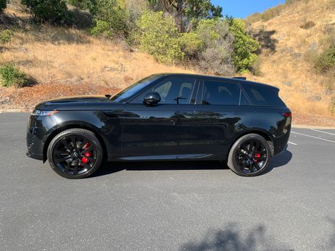 Used 2023 Land Rover Range Rover Sport First Edition image 18