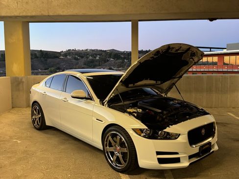 Used 2019 Jaguar XE image 9