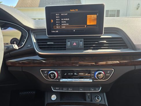 Used 2018 Audi Q5 2.0T Premium Plus w/ Premium Plus Package image 16