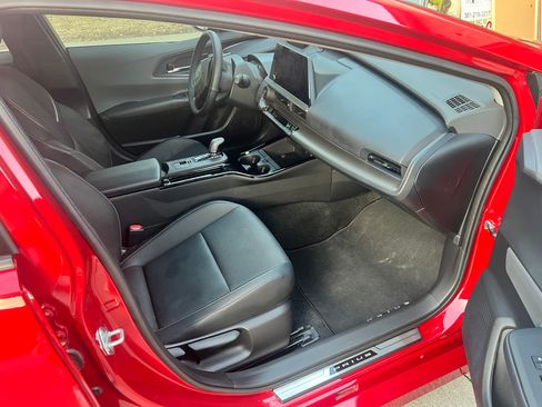 Used 2024 Toyota Prius XLE image 11