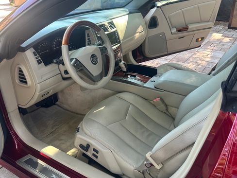 Used 2006 Cadillac XLR image 9