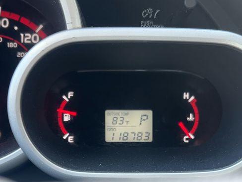 Used 2009 Pontiac Vibe w/ Preferred Package image 9