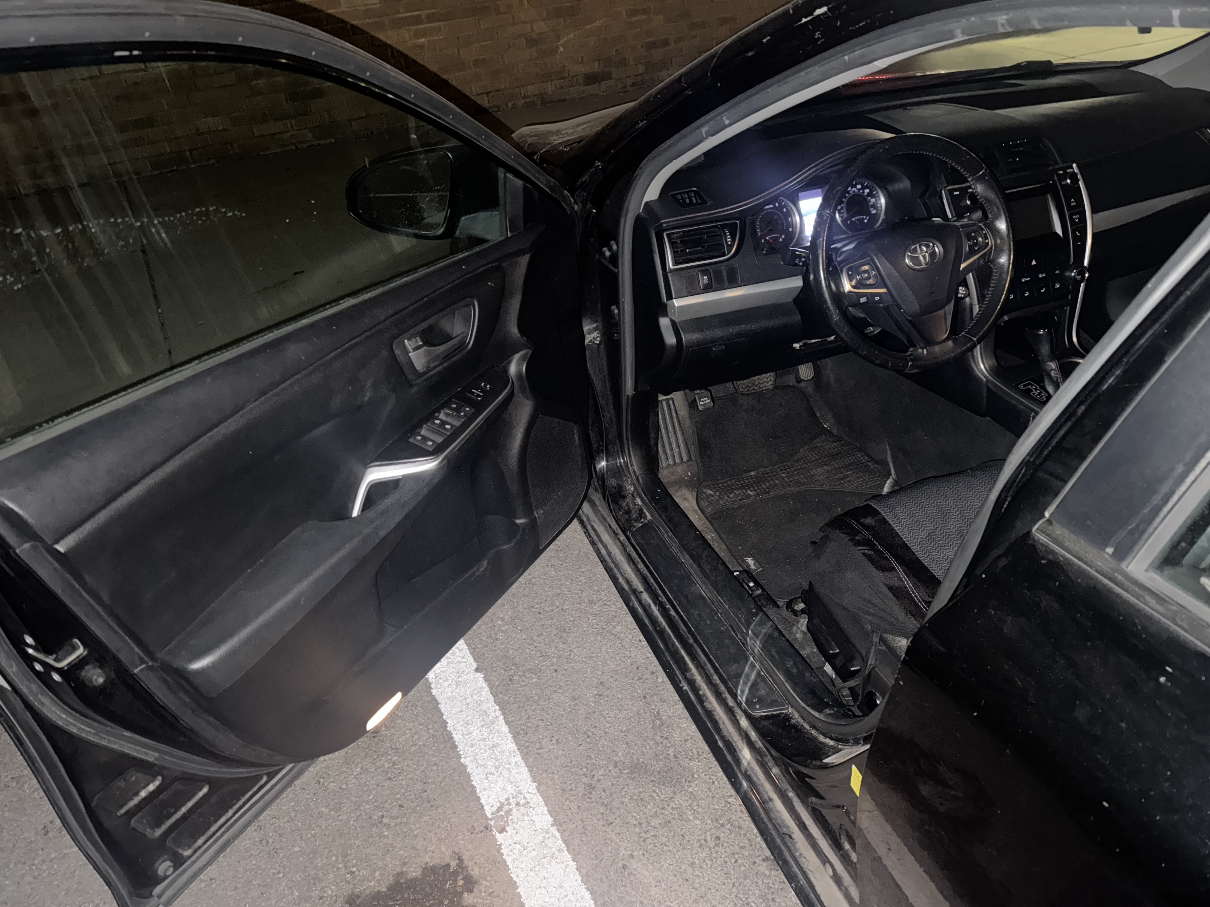 Used 2015 Toyota Camry SE FWD image 12