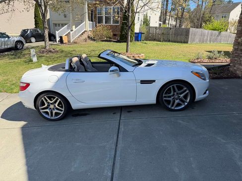 Used 2015 Mercedes-Benz SLK 250 image 4