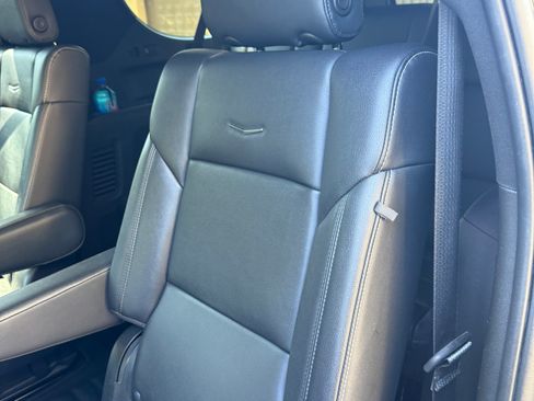 Used 2022 Cadillac Escalade ESV Luxury RWD image 17