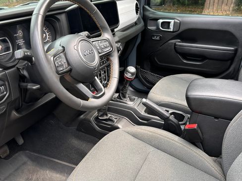 Used 2024 Jeep Wrangler Unlimited Sport AWD/4WD image 5