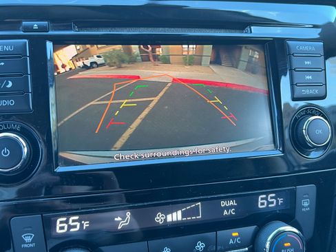 Used 2019 Nissan Rogue SV image 9