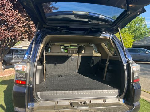 Used 2018 Toyota 4Runner SR5 Premium image 8