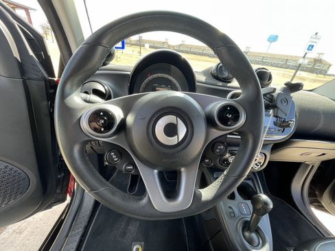 Used 2017 smart fortwo Prime image 9