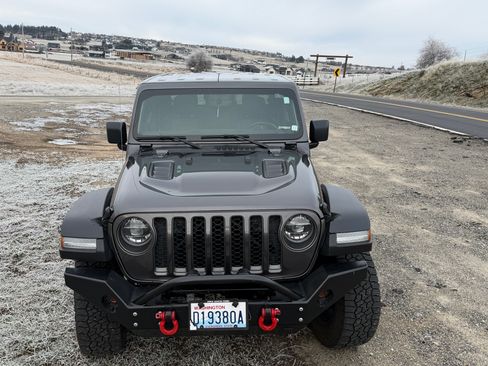 Used 2021 Jeep Gladiator Rubicon image 2