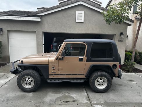 Used 1999 Jeep Wrangler Sahara AWD/4WD image 4