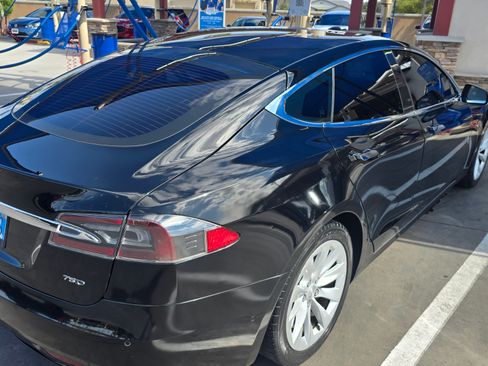 Used 2018 Tesla Model S 75D image 4