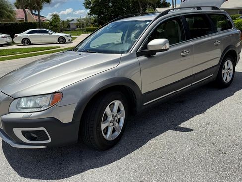 Used 2013 Volvo XC70 3.2 image 1