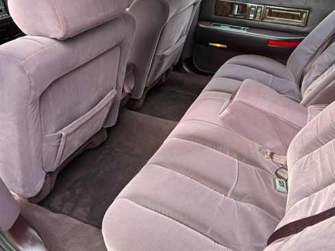 Used 1993 Cadillac Fleetwood Sedan RWD image 9