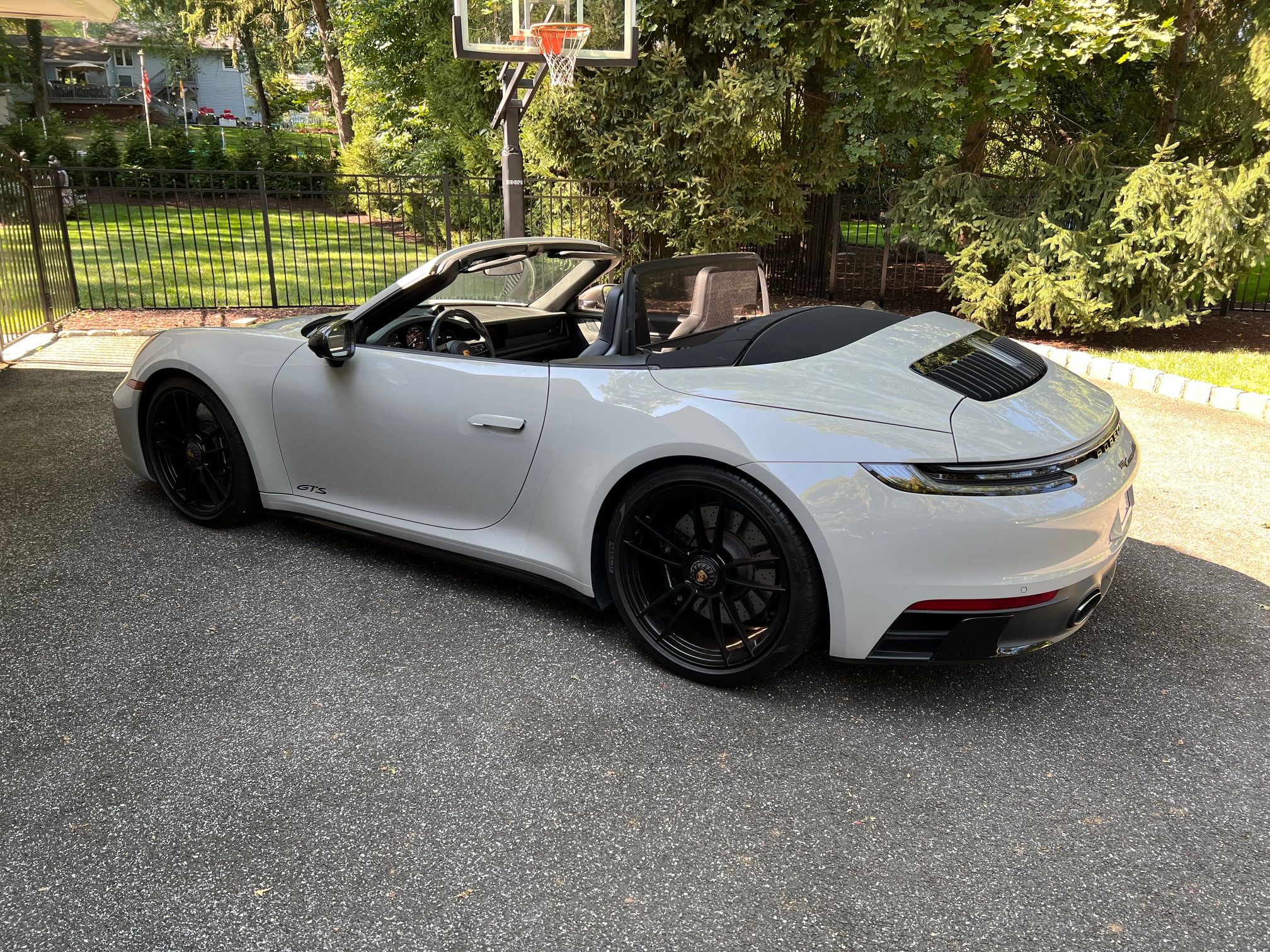 Used 2022 Porsche 911 Cabriolet image 1
