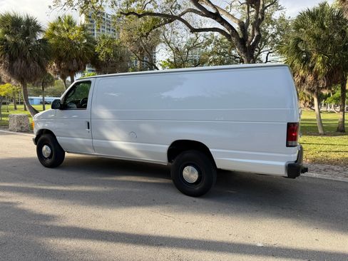 Used 2004 Ford E-350 and Econoline 350 Extended Super Duty image 5