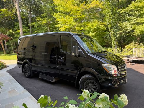 Used 2015 Mercedes-Benz Sprinter 2500 image 1