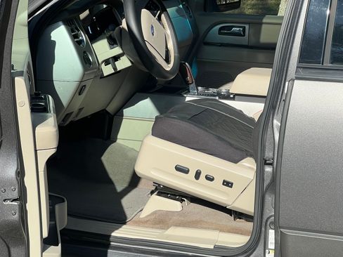 Used 2010 Ford Expedition Limited RWD image 15