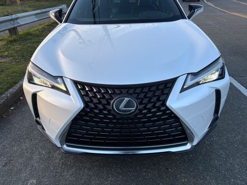 Used 2019 Lexus UX 200 w/ Premium Package image 11