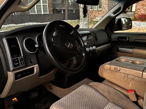 Used 2010 Toyota Tundra 4x4 Double Cab image 4