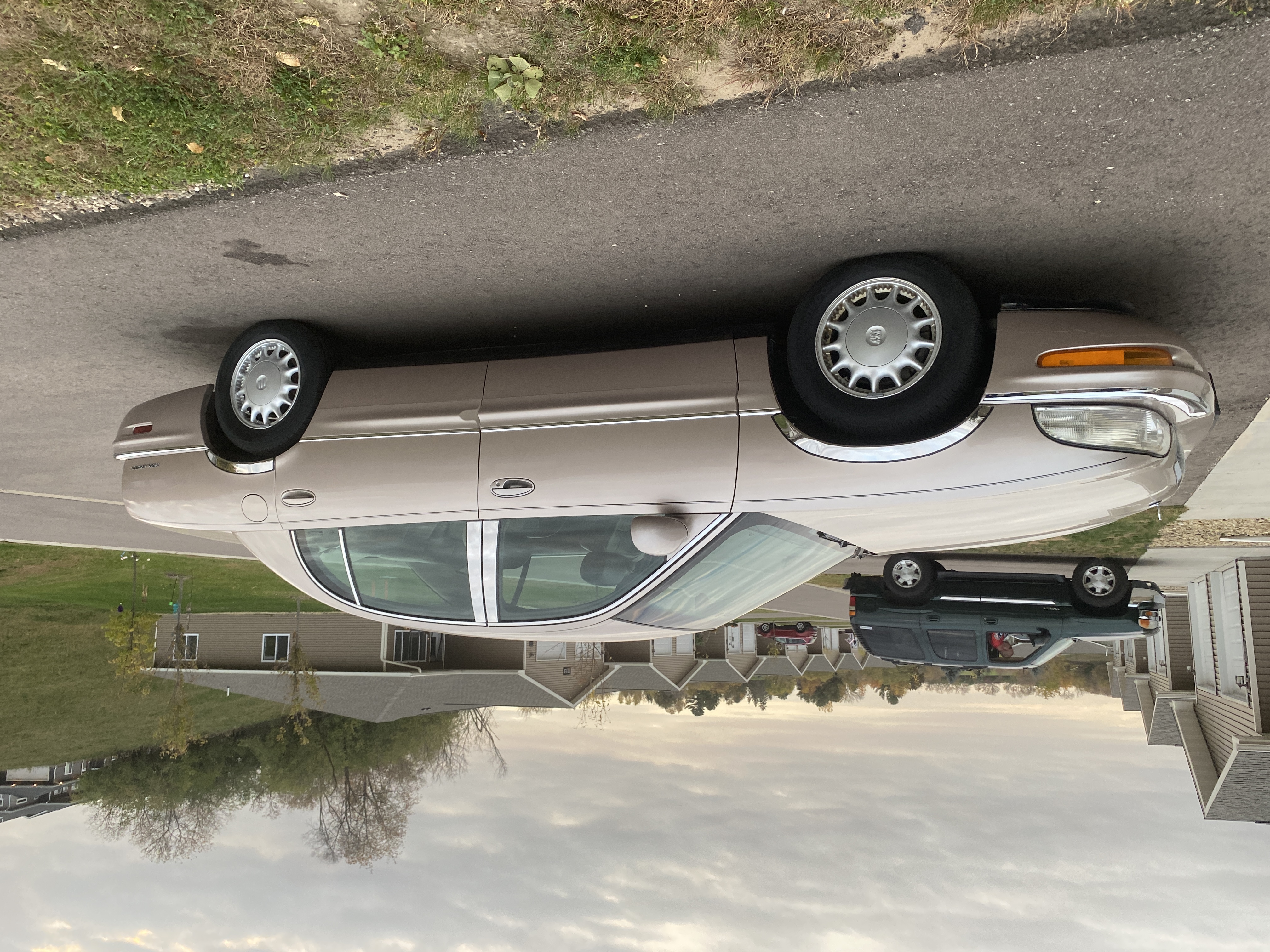 Used 1999 Buick Park Avenue FWD image 2