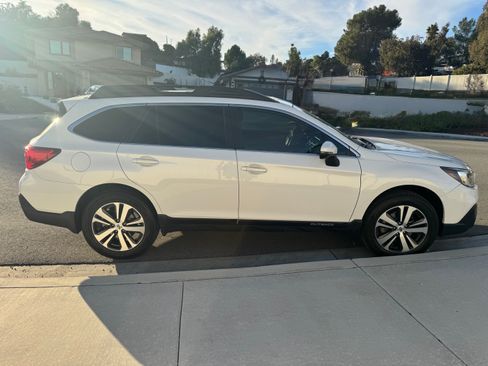Used 2018 Subaru Outback 3.6R Limited image 1