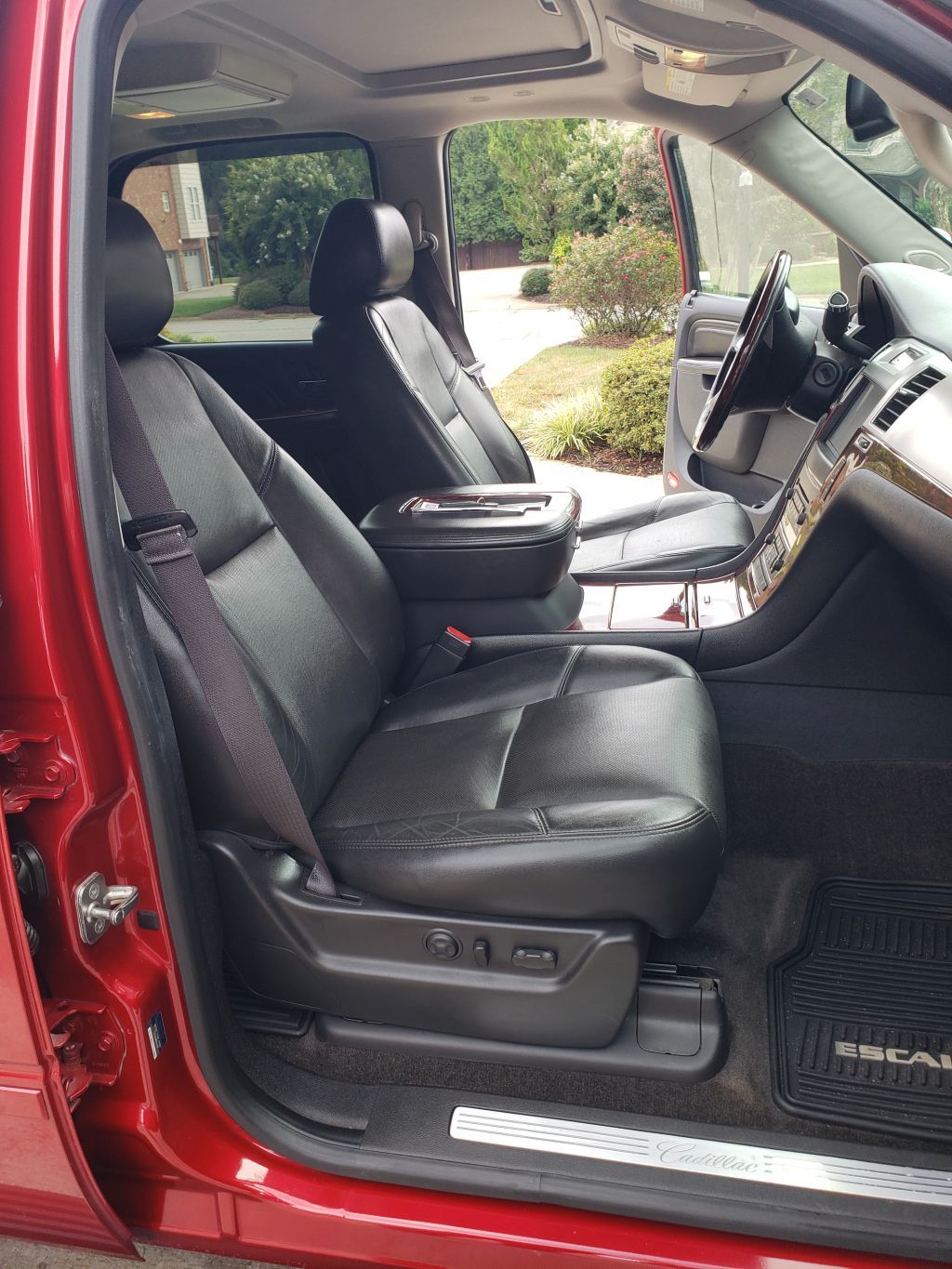 Used 2013 Cadillac Escalade Premium AWD/4WD image 16