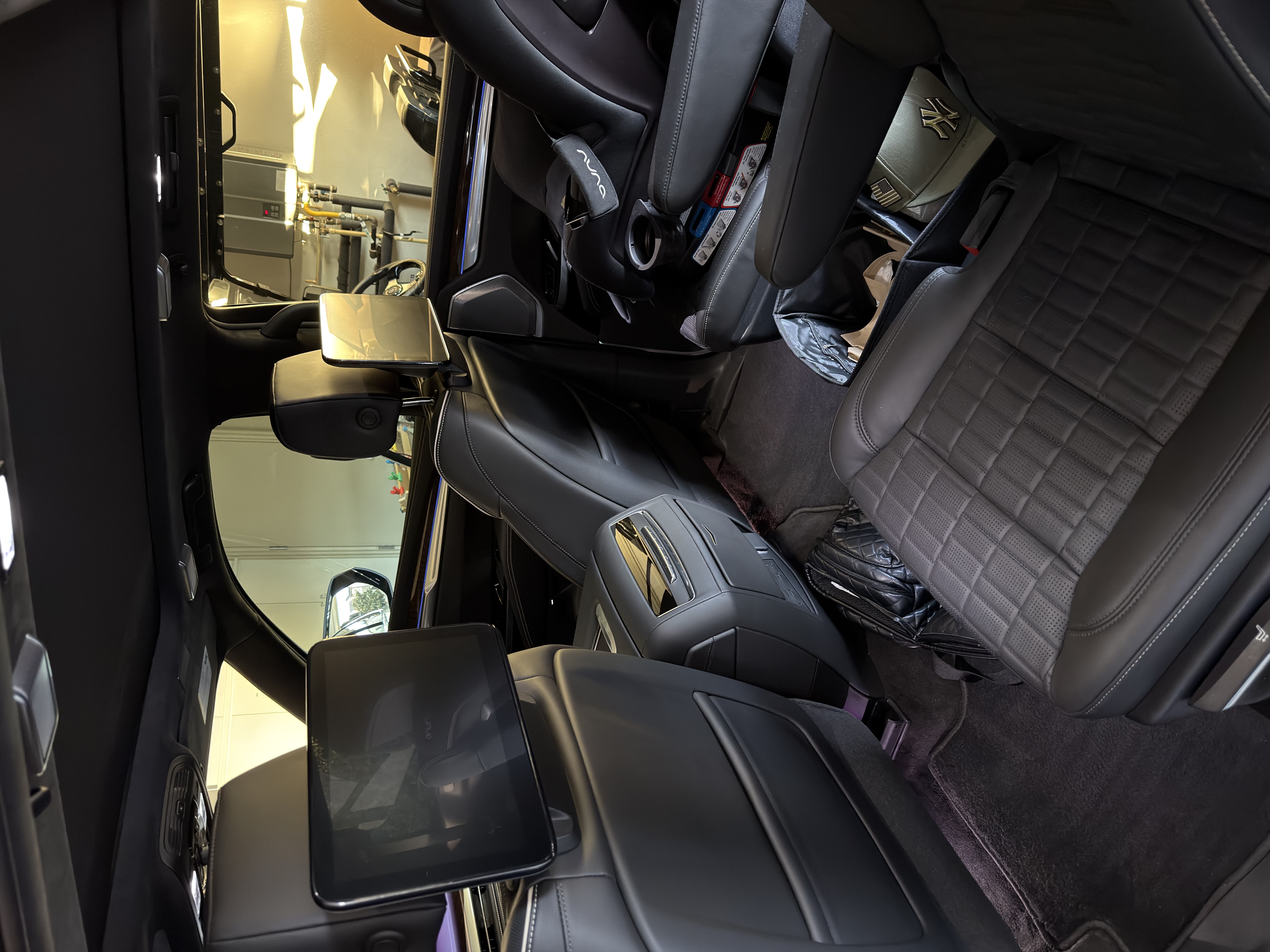 Used 2025 Cadillac Escalade Sport Platinum w/ LPO, ONYX Package AWD/4WD image 18