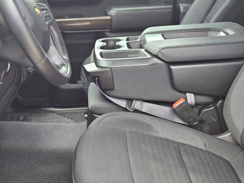 Used 2022 Chevrolet Silverado 1500 LT image 2