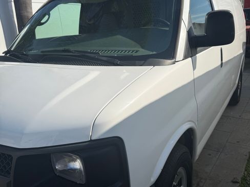 Used 2008 Chevrolet Express 2500 image 4