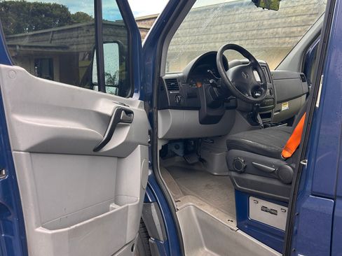 Used 2014 Mercedes-Benz Sprinter 2500 image 9