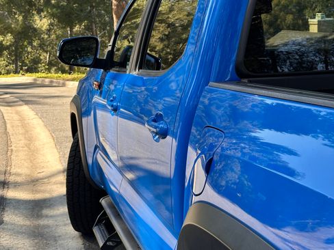 Used 2019 Toyota Tacoma TRD Pro AWD/4WD image 9