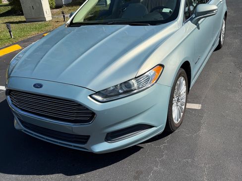 Used 2014 Ford Fusion SE image 2