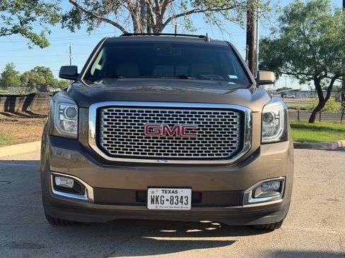 Used 2016 GMC Yukon XL Denali w/ Open Road Package AWD/4WD image 13