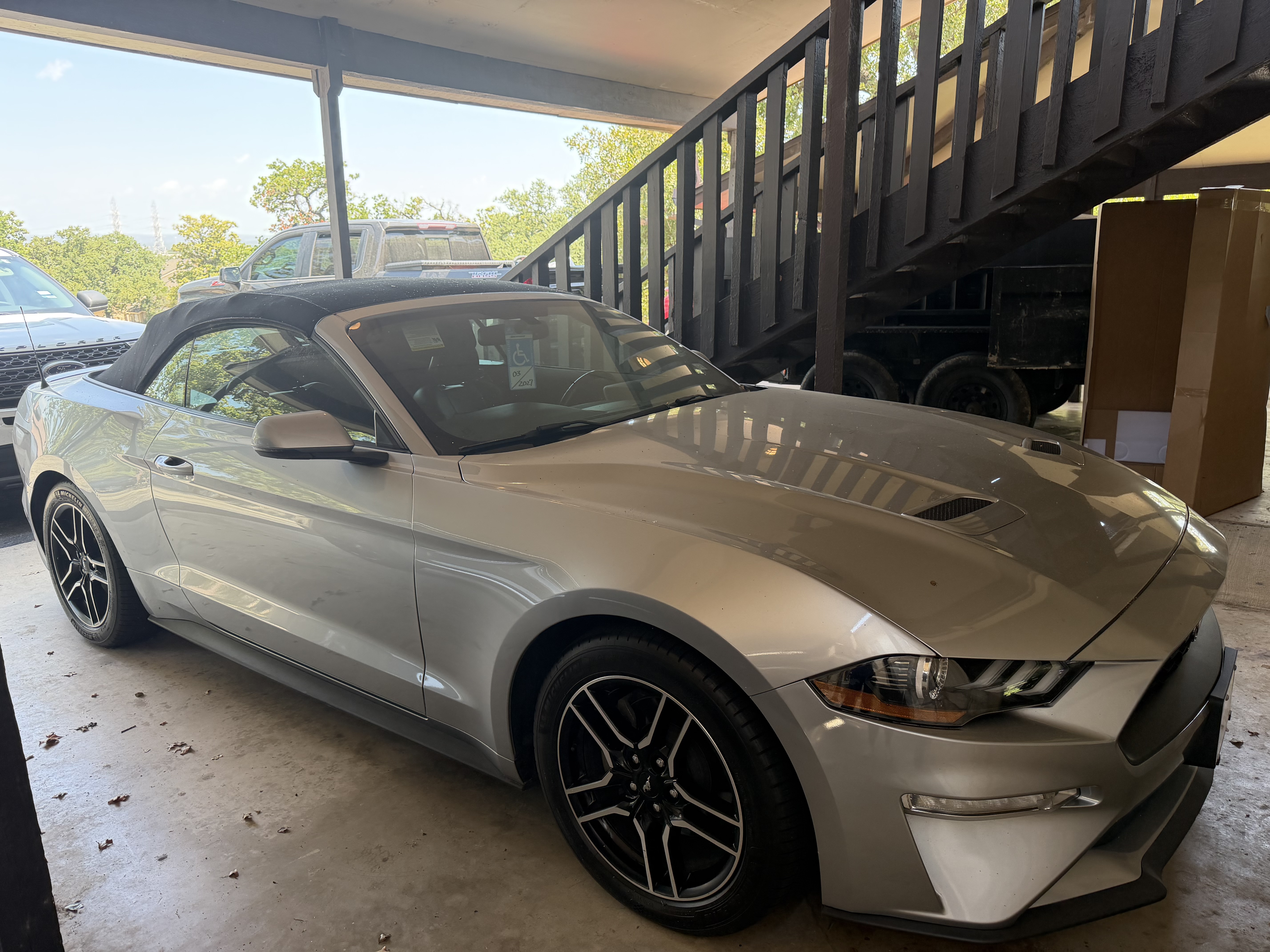 Used 2020 Ford Mustang Premium RWD image 5
