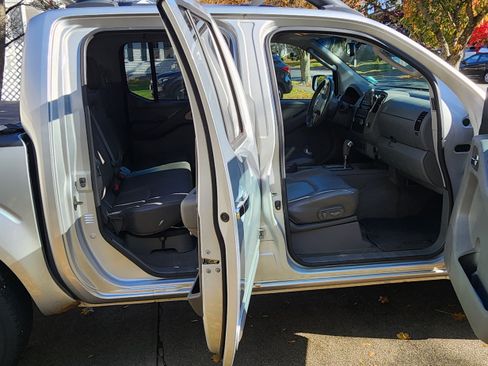 Used 2009 Nissan Frontier LE w/ LE Value Truck Pkg image 6