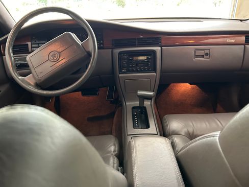 Used 1992 Cadillac Seville FWD image 12