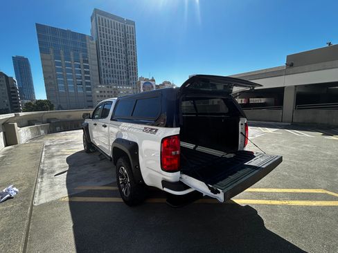 Used 2021 Chevrolet Colorado Z71 AWD/4WD image 9