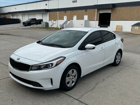 Used 2017 Kia Forte LX image 11