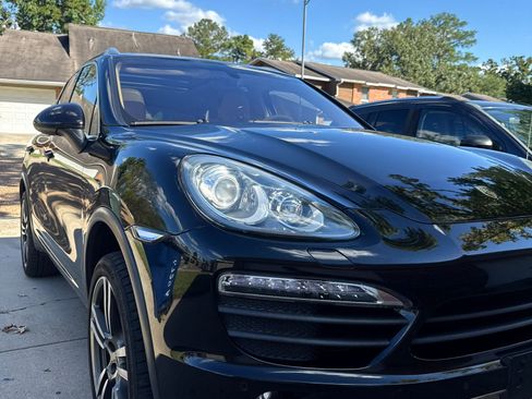 Used 2012 Porsche Cayenne S image 2