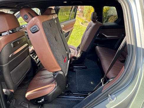 Used 2023 BMW X7 xDrive40i w/ M Sport Package image 21