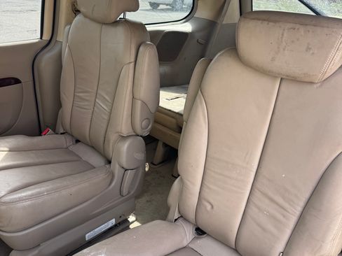 Used 2007 Hyundai Entourage GLS image 6