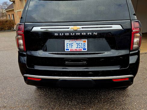 Used 2023 Chevrolet Suburban LS image 9