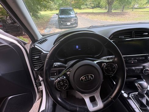 Used 2020 Kia Soul EX FWD image 31